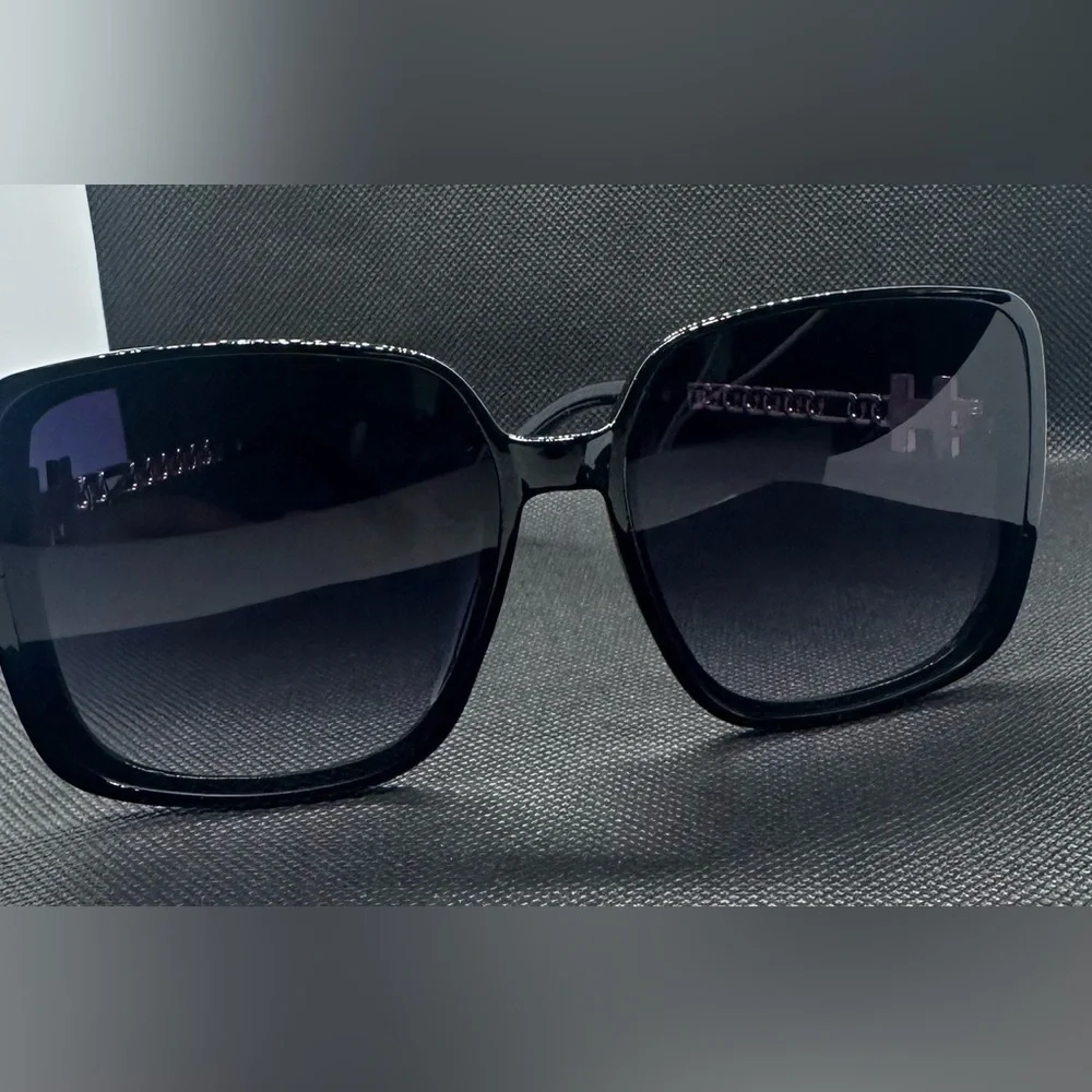 ✨🖤Chic Black Oversized Square Sunglasses w/ Gold Chain Detail | UV Protection✨